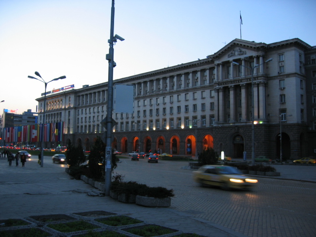 Das Parlament in der Dämmerung