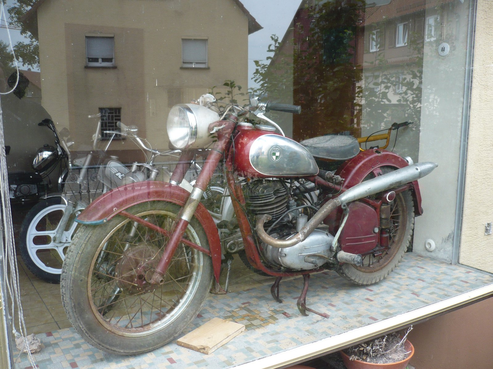 Puch im Schaufenster