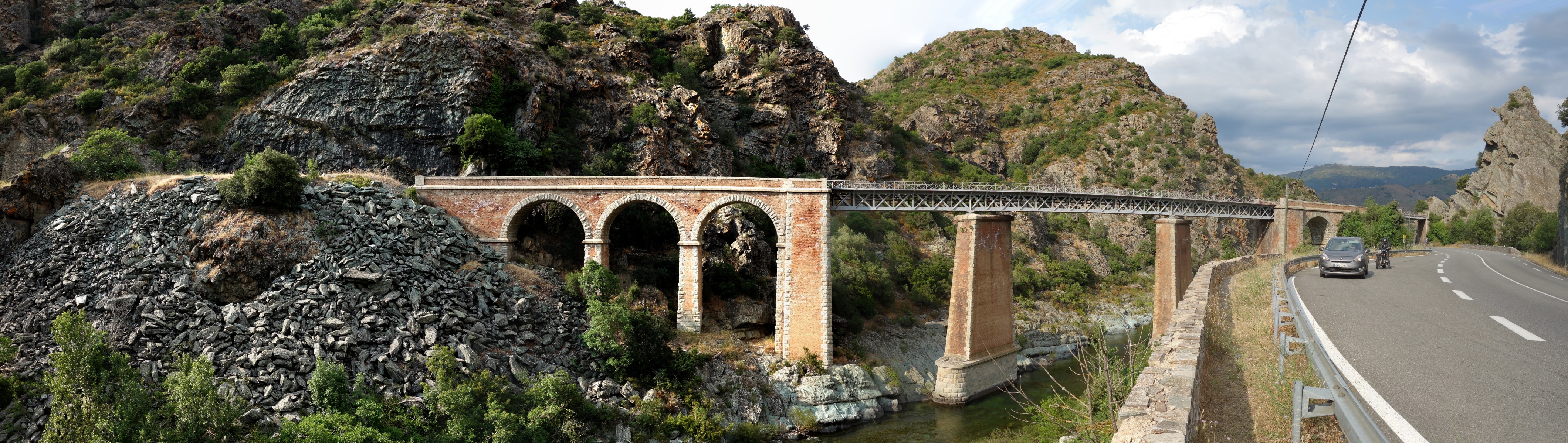 Eisenbahnbrücke entworfen durch Herrn Eiffel