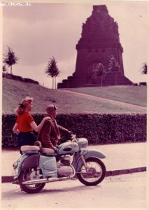 Doppelport vor dem Völkerschlachtdenkmal in Leipzig