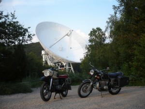Trophy-Spocht und Gummi-Q am Radioteleskop Effelsberg