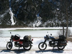 noch zugefrorene Bergseen in Österreich